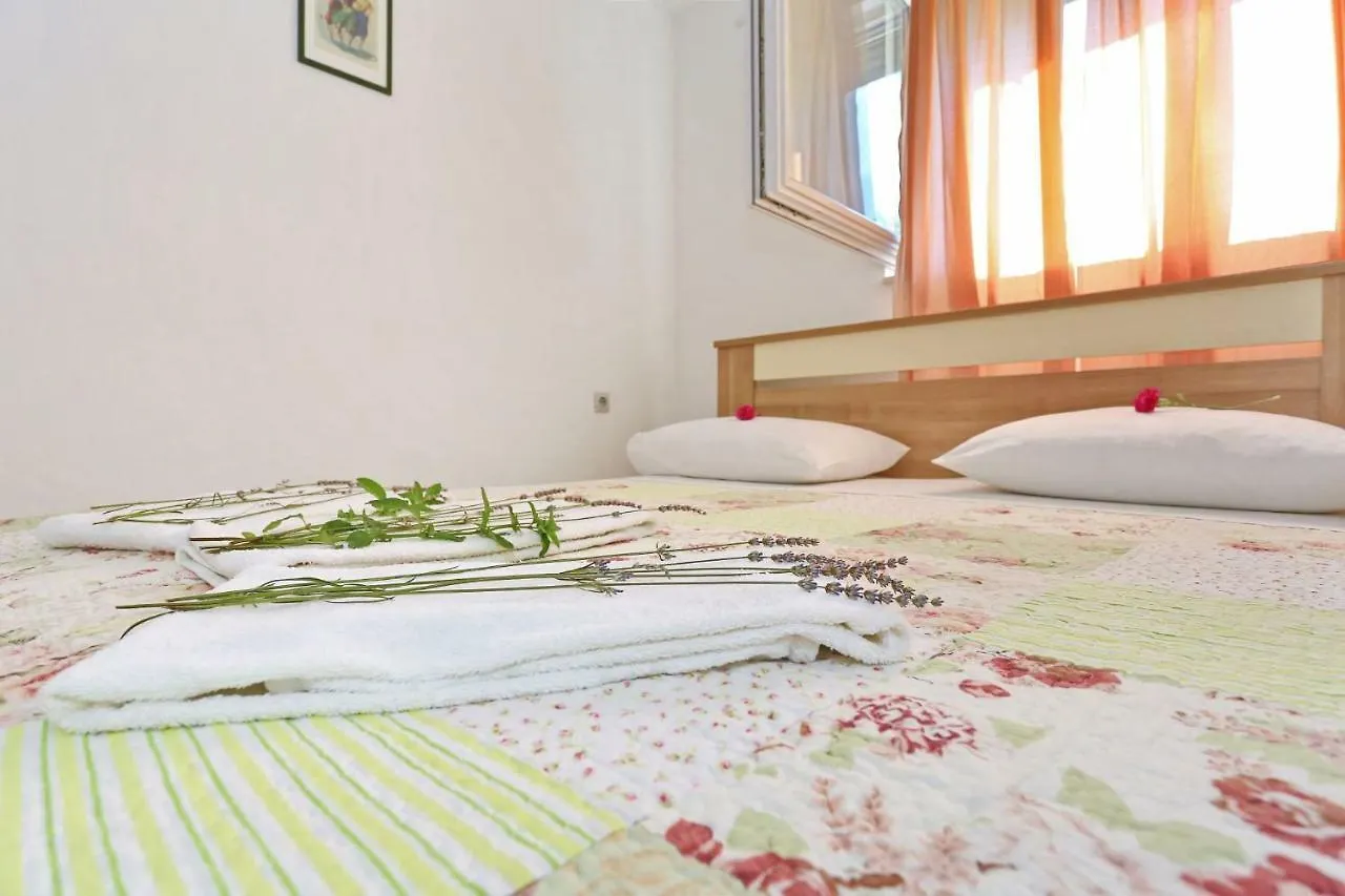 Apartments Romansa Zaton  Zaton (Zadar)